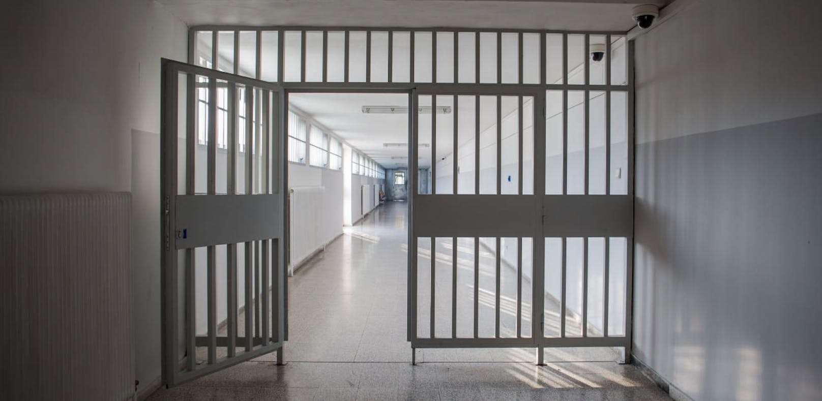 Bei Rauchverbot in Zellen kommt Häftlingsaufstand
