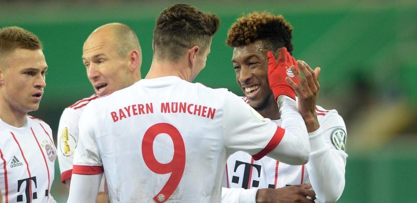 Die Bayern-Stars drehten gegen Paderborn gleich sechs Mal zum Torjubel ab. 