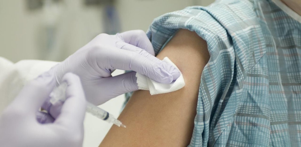 Eine Forschungsgruppe von der Universität Basel hat sich mit computergestützten Methoden auf die Suche nach Wirkstoffkandidaten gemacht.