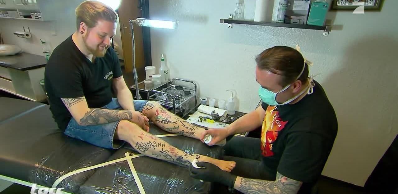 Heute.at - Kamil hat über 60 Kritzel-Tattoos auf den Beinen