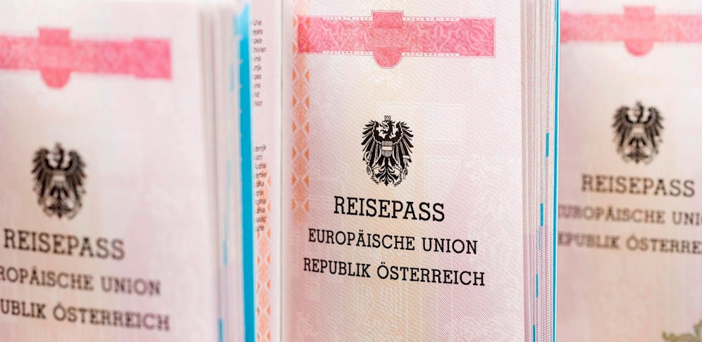 Auch österreichische Reisepässe können bei dem Makler-Büro erworben werden.