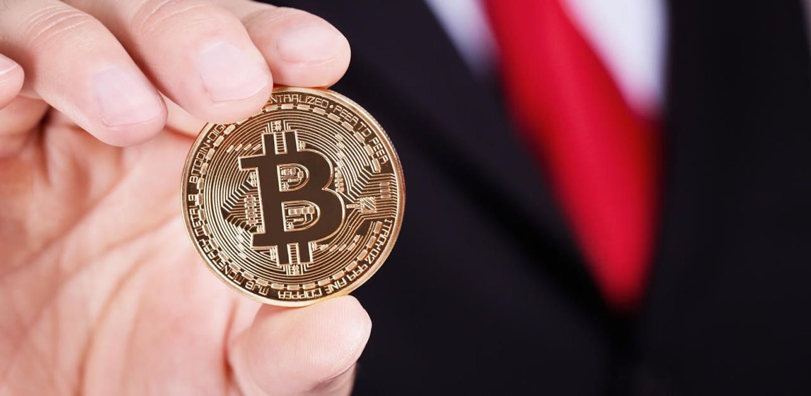 (Symbolbild) Die Kryptowährung Bitcoin soll von US-Geheimdiensten als Finanzierungsmöglichkeit entwickelt worden sein.