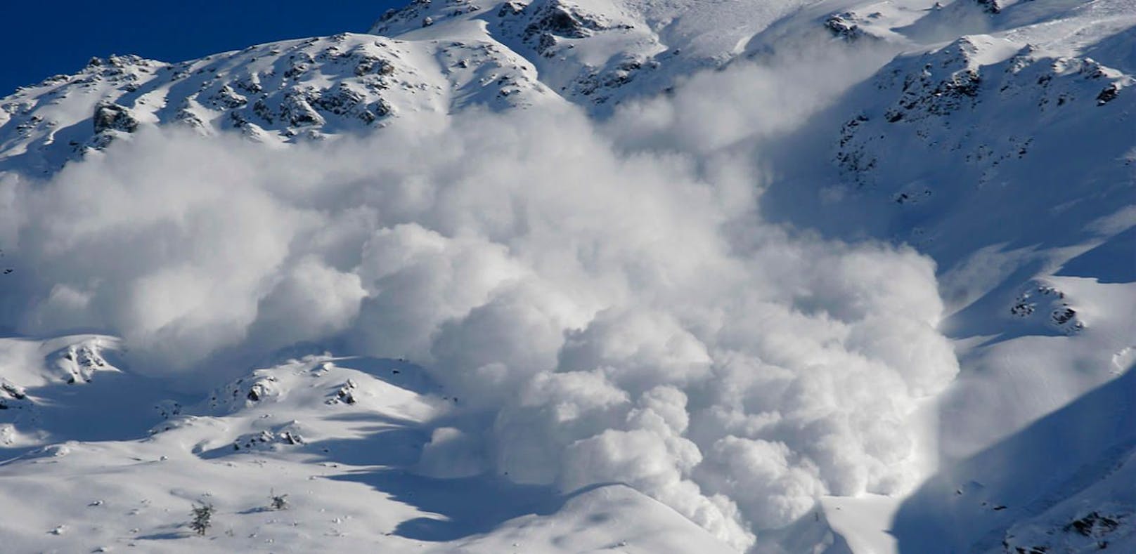 Im Südtiroler Skigebiet Schnalstal hat eine Lawine mehrere Menschen verschüttet (Symbolbild).