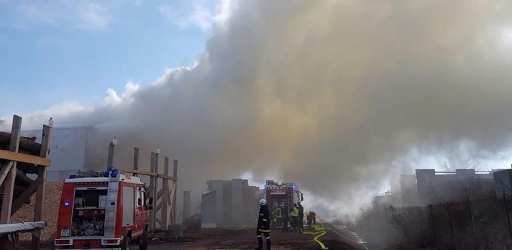 Ein Foto vom Brand im Pelletswerk.