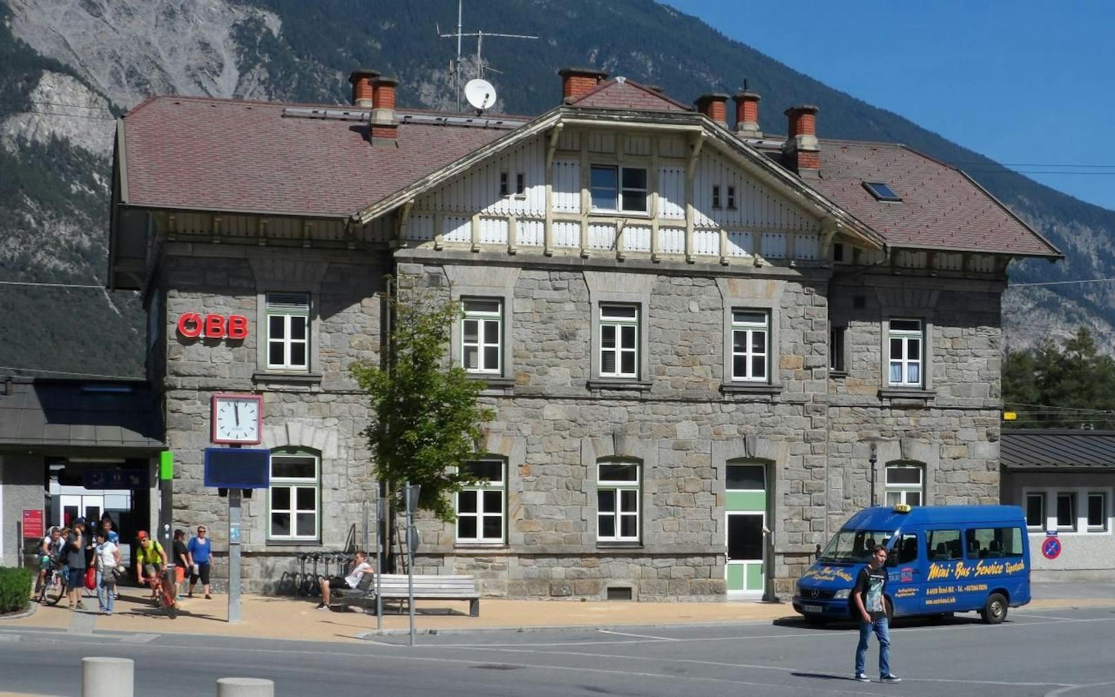 Das historische Bahnhofsgebäude in Ötztal-Bahnhof, Haiming.