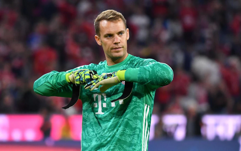 Manuel Neuer zeigt sich über das Verhalten der Bayern "irritiert".