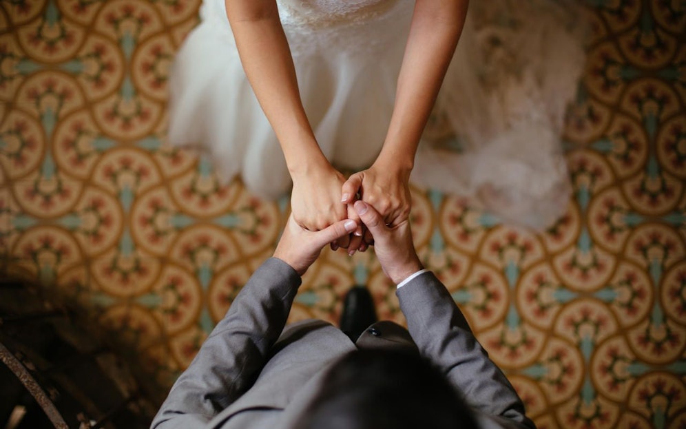 Der neue Trend vorm Traualtar: Nachnamen-Meshing.