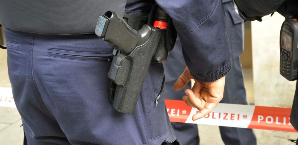 Mit zwei Tricks versuchen Betrüger, ihre Opfer zu täuschen, warnt die Wiener Polizei.