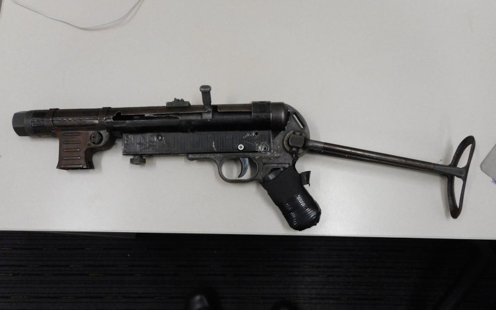 Die beschlagnahmte Maschinenpistole ist ein deutsches Modell aus der Nazi-Zeit.