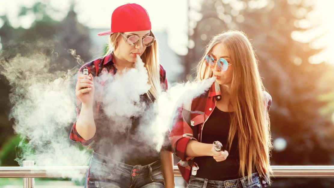 E-Zigaretten und Nikotinbeutel werden ab April teurer.