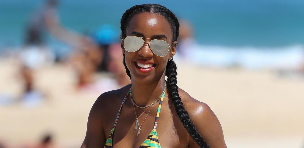Heute.at - Kelly Rowland posiert im M.I.L.F -Badeanzug