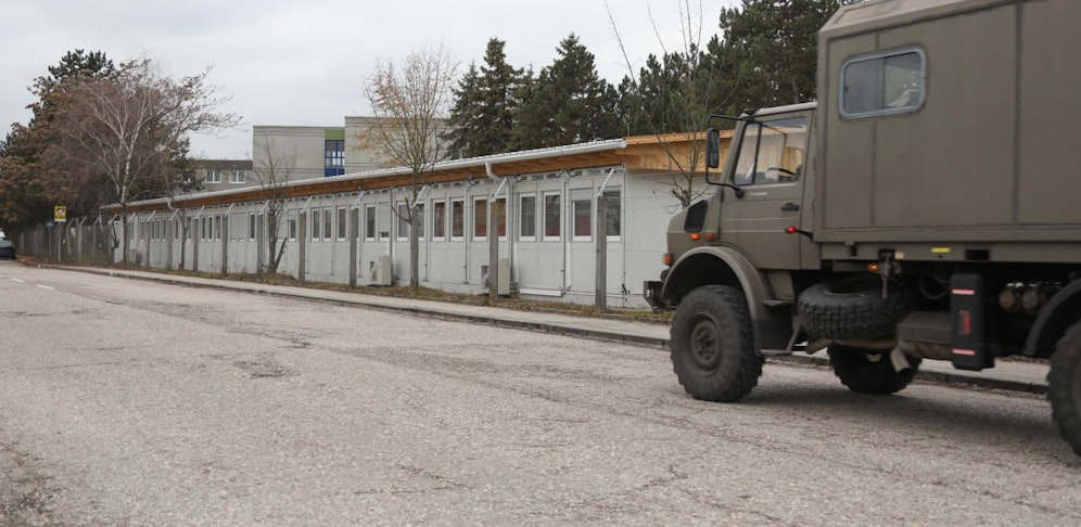 Auch in der Kaserne Wels ist der Platz rar, deshalb wurden Container aufgestellt.
