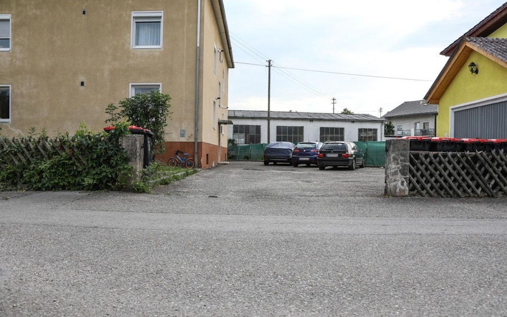 In dieser Hauseinfahrt wurde der Zweijährige überfahren.