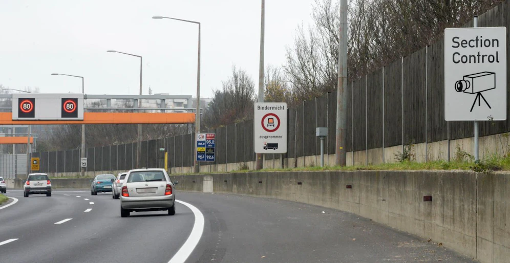 Im Bindermichltunnel bedrohte ein 28-Jähriger einen anderen Lenker mit einer Stahlroute.