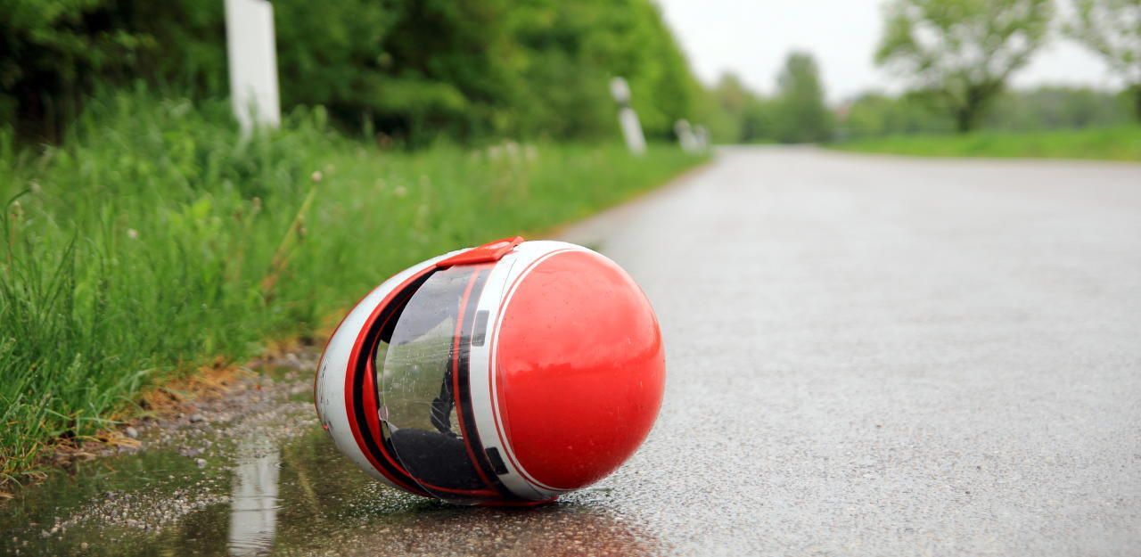 Heute.at - Biker (51) nach Sturz und Crash schwer verletzt