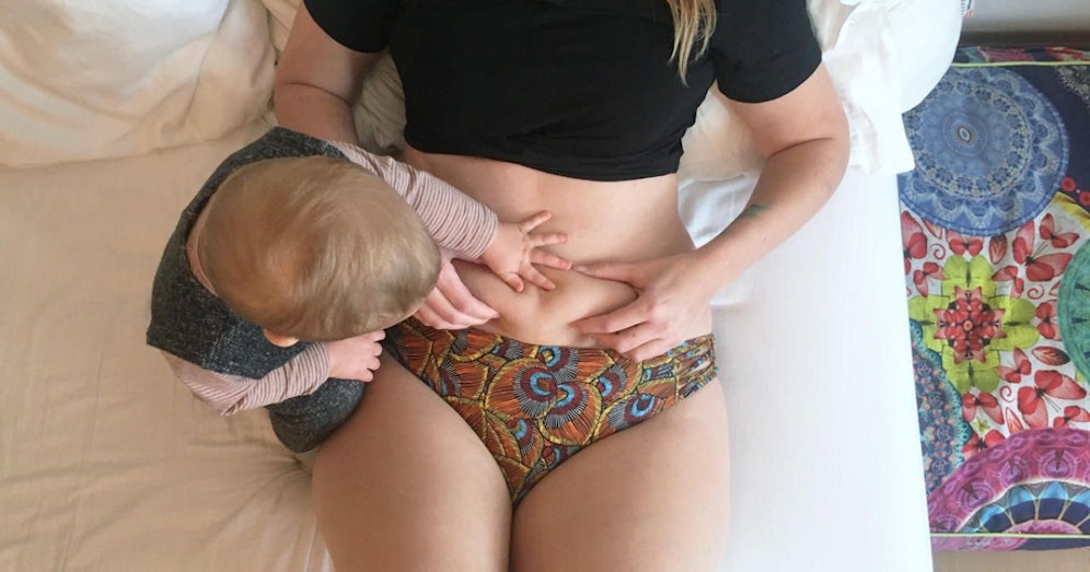 Sind es wirklich die Sozialen Medien, die Druck auf junge Mütter und ihre After-Baby-Bodys ausüben? Oder sind es die Neo-Mamas selbst?