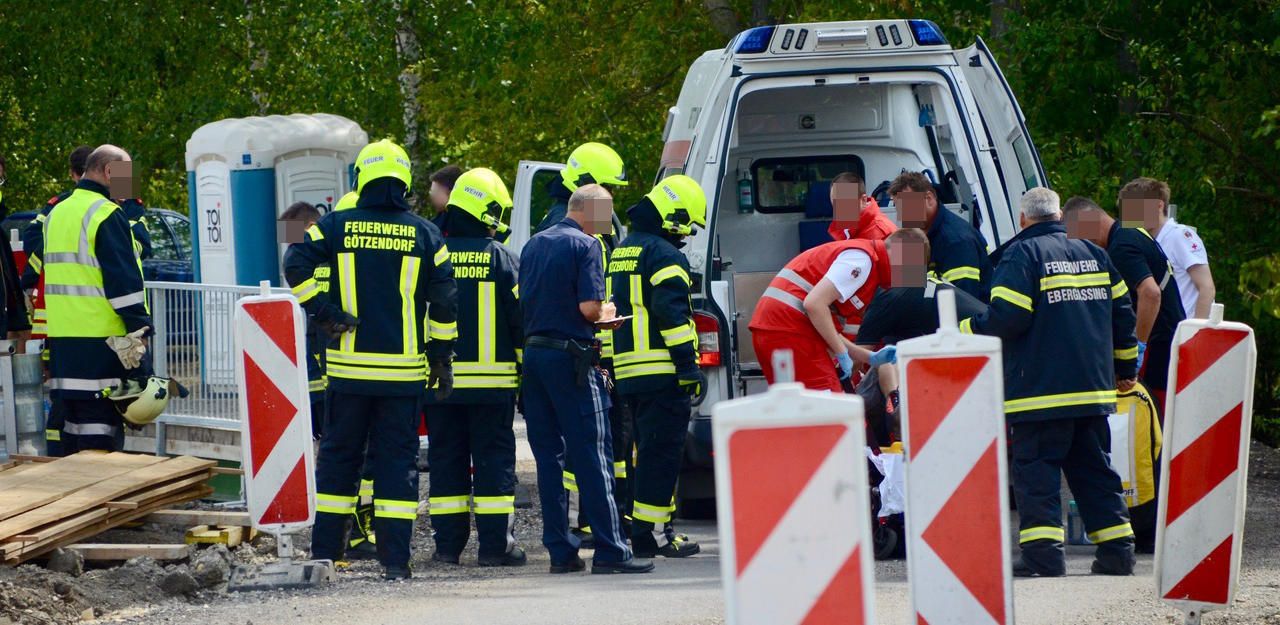 Heute.at - Bauarbeiter bei Sturz in Grube schwer verletzt