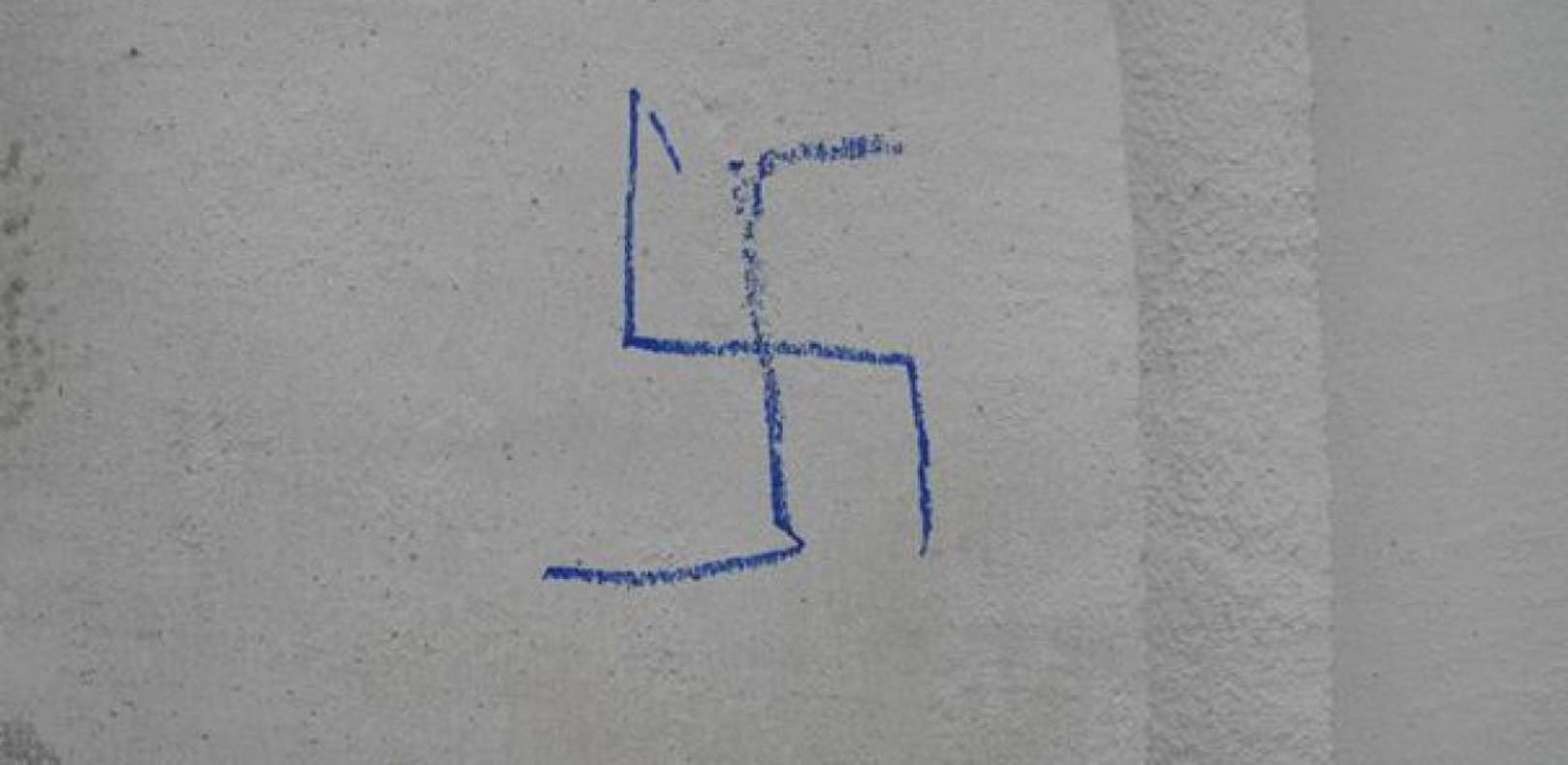 Die Burschen beschmierten die Fassade mit Hakenkreuzen und Neonazi-Slogans. (Symbolbild)