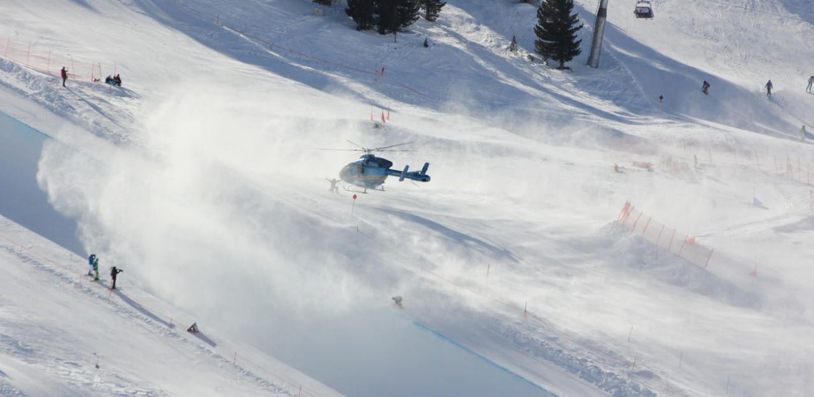 In Grindelwald stürzte am Sonntag ein Skifahrer und verletzte sich dabei tödlich. 
