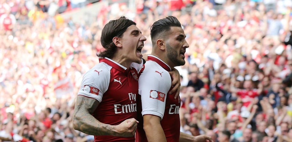 Riesenjubel bei den "Gunners" - die Elf von Coach Arsene Wenger holt mit dem Community Shield den ersten Titel der Saison. 