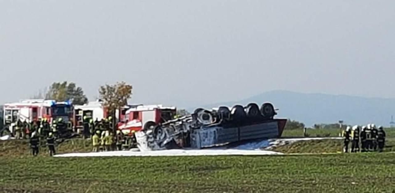 Heute.at - Lkw ging bei Unfall in Flammen auf: Lenker tot