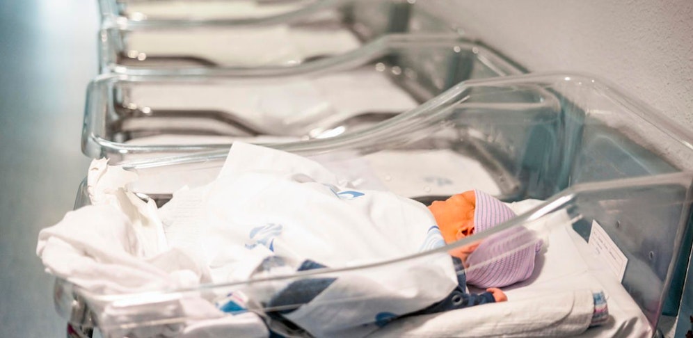 Das Baby liegt momentan auf der Säuglingsstation im Kepler-Uniklinikum. (Symbolfoto) 