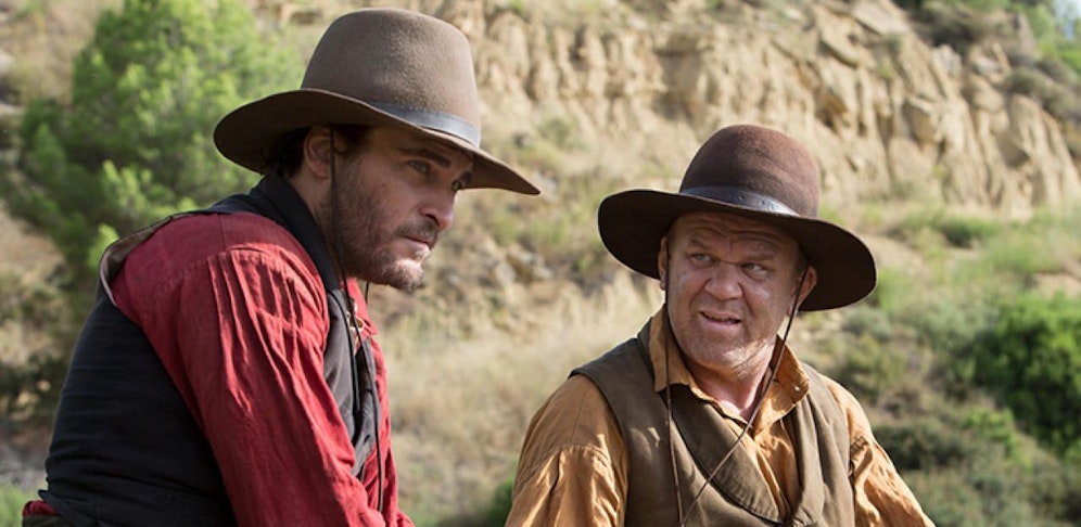 Joaquin Phoenix (li.) und John C. Reilly sind die "Sisters Brothers".