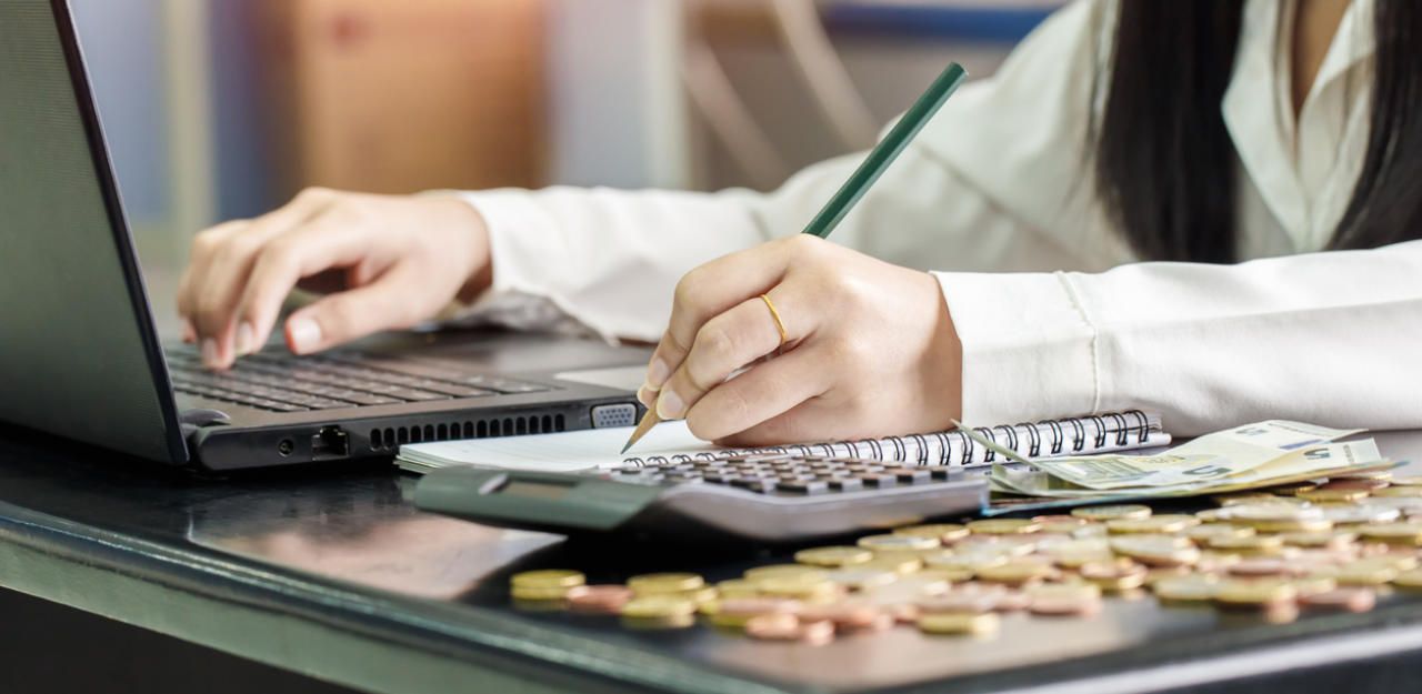 Gleiche Arbeit, gleiche Ausbildung: 400 Euro weniger für eine Angestellte, weil sie eine Frau ist