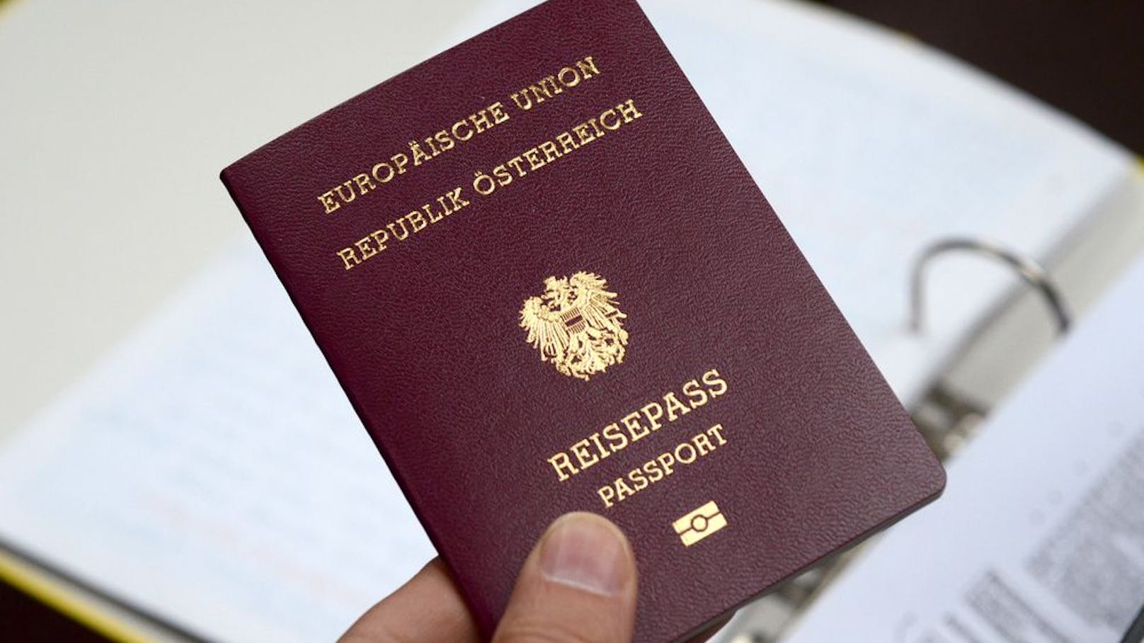 In Wien wurden 500 Personen ohne Staatsbürgerschaft befragt, was für sie für oder gegen eine Einbürgerung spricht.