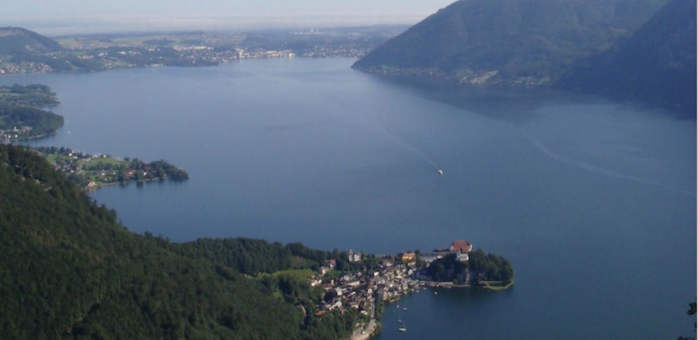 Zwei Buben (10 und 12) gerieten am Traunsee (Sujetbild) mit dem Schlauchboot in Not.