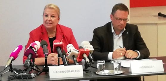Ministerin Hartinger-Klein und ÖVP-Klubobmann Wöginger bei der Pressekonferenz zur AUVA-Reform