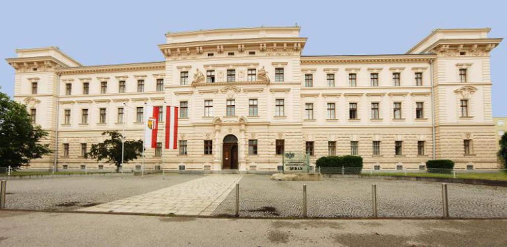 Der Mann muss sich am Landesgericht Wels verantworten.