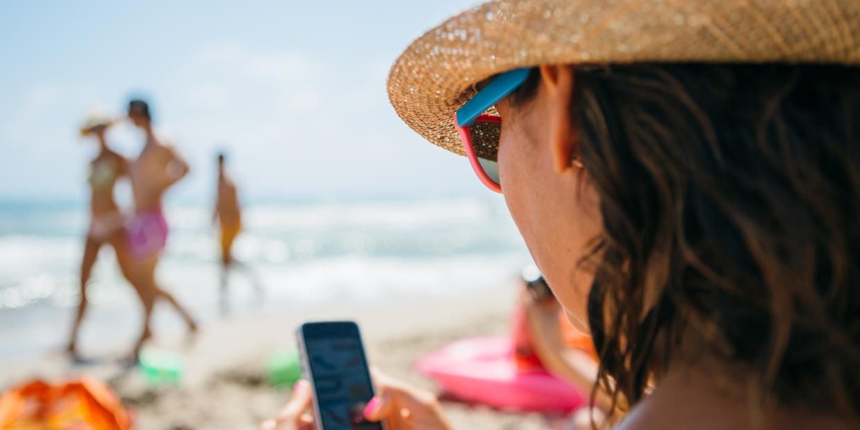 Österreicher nutzen das Handy im Ausland so wie Daheim.