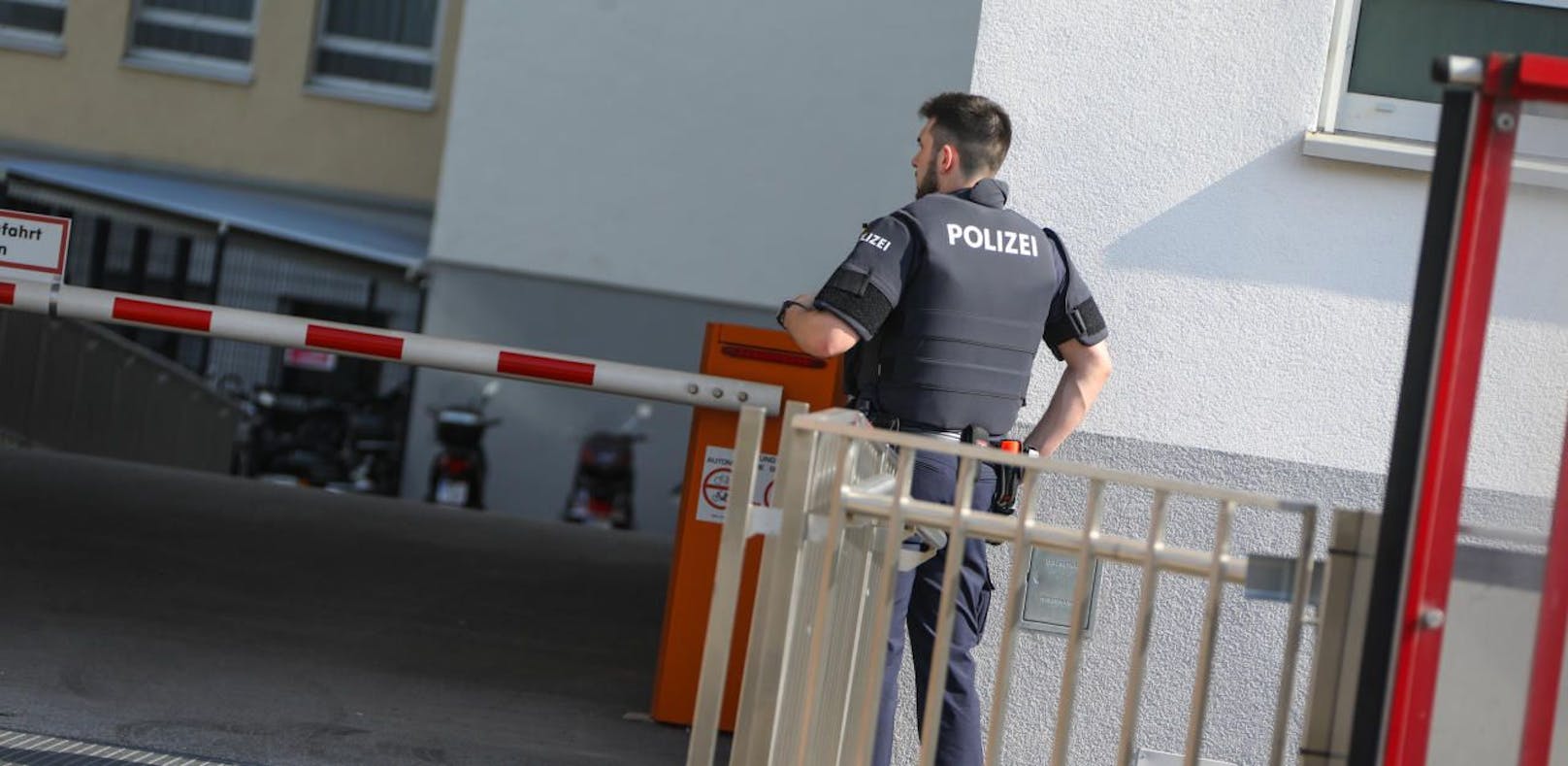 Liebhaber verprügelt: Polizei bewacht Klinikum