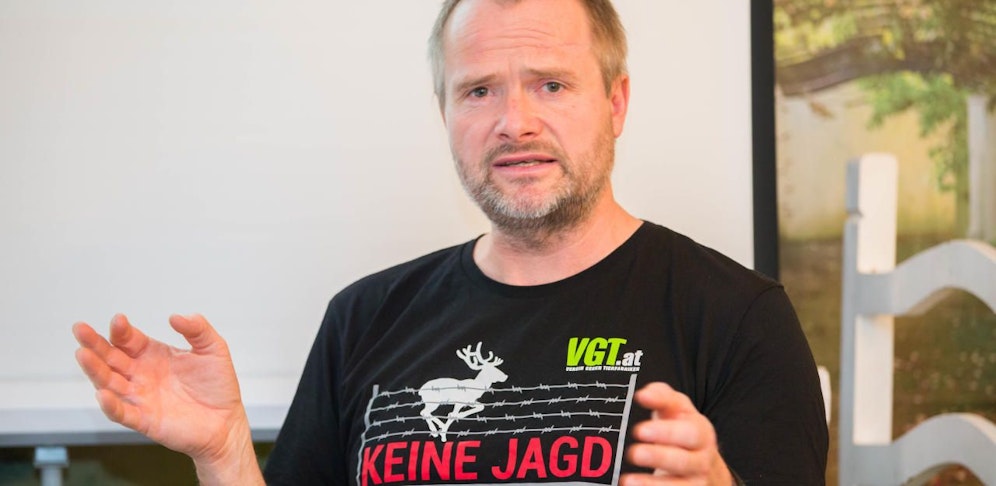 Martin Balluch (Verein gegen Tierfabriken) kämpft mit seinem Verein seit Jahren gegen Gatterjagden.