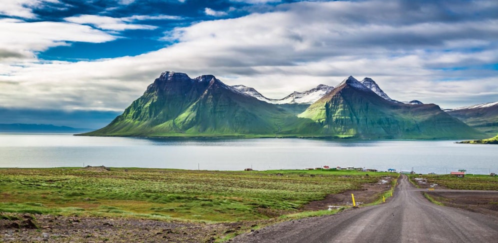 Von Island aus um die ganze Welt.
