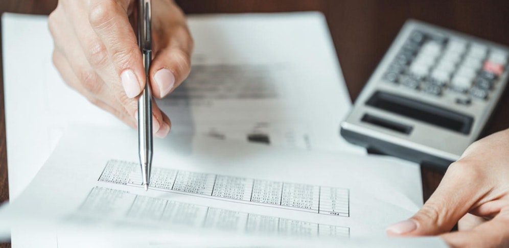 Die Angestellte wurde als Arbeiterin eingestuft und falsch bezahlt (Symbolbild). 