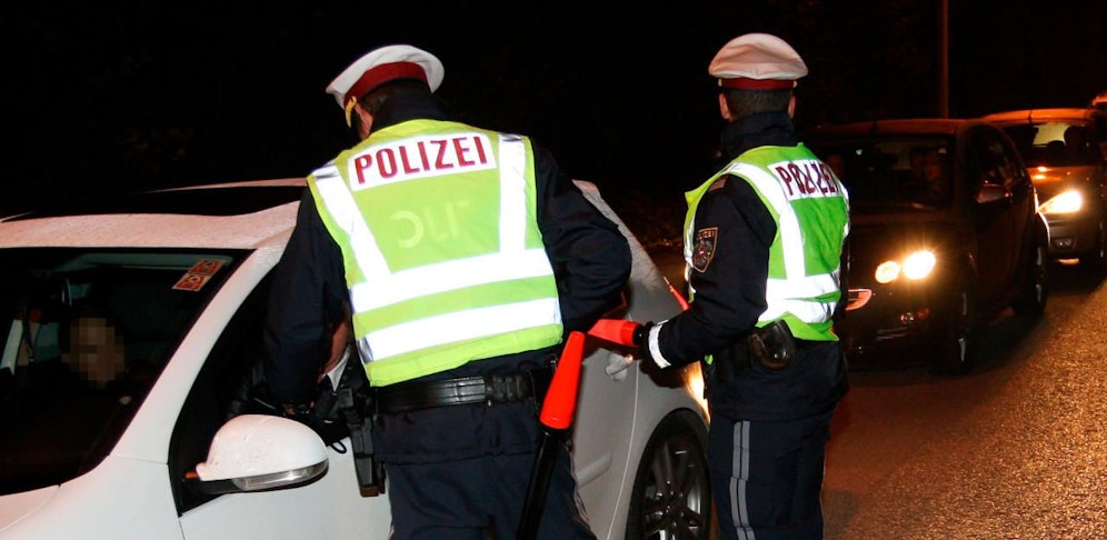 Die Beamten nahmen dem Mann noch an Ort und Stelle den Führerschein ab.