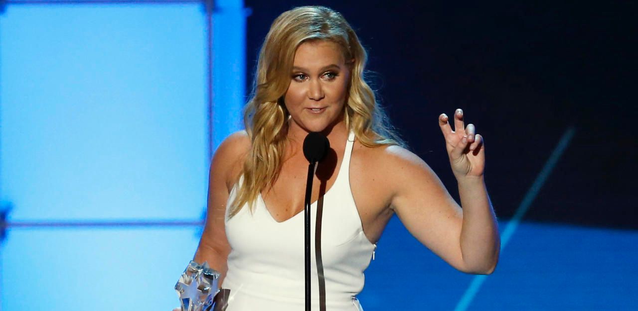 Heute.at - Amy Schumer zeigt erstmals ihren Babybauch