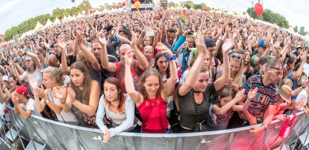 Hast du auch am Donauinselfest mitgefeiert? Schreib uns, wie es war und was du dabei erlebt hast!