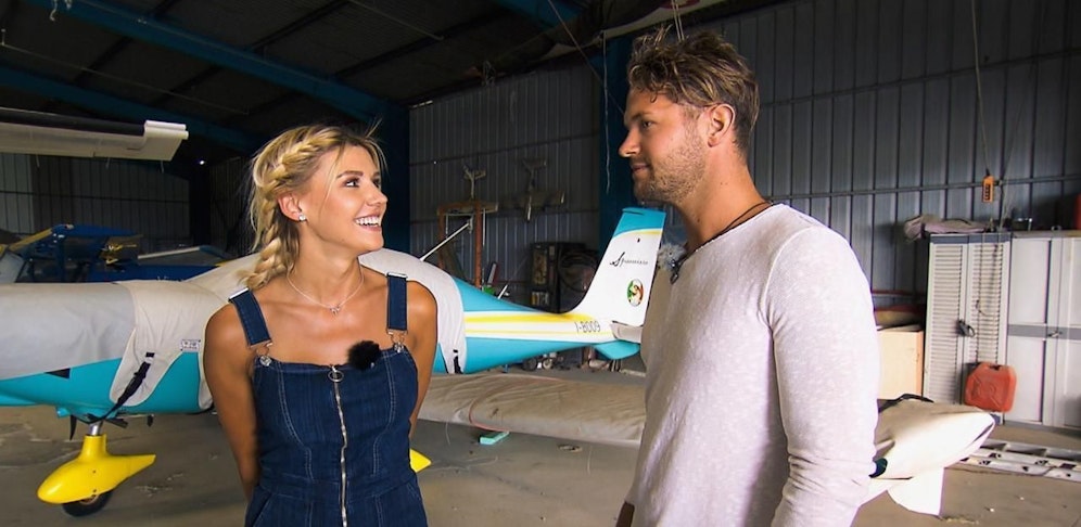 Florian durfte mit Gerda Fallschirmspringen. Gefunkt hat es trotzdem nicht zwischen ihnen. 