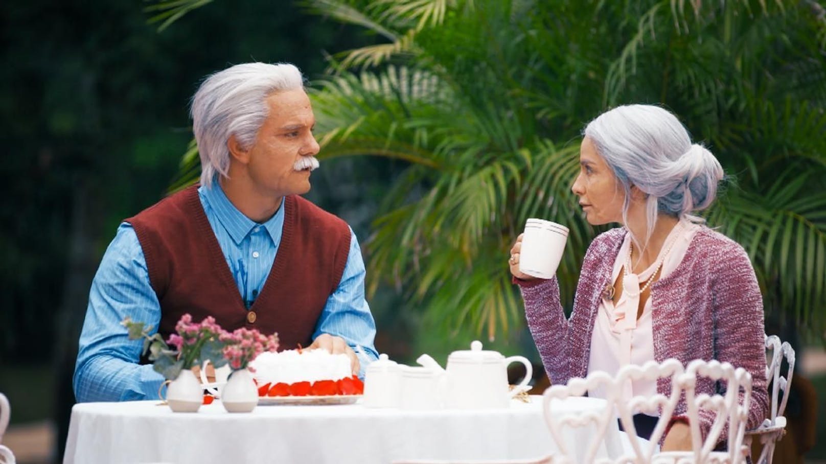 In der aktuellen Bachelor-Staffel Deutschland wurden Sebastian und Diana auf alt geschminkt. Bald könnten echte Pensionisten balzen.