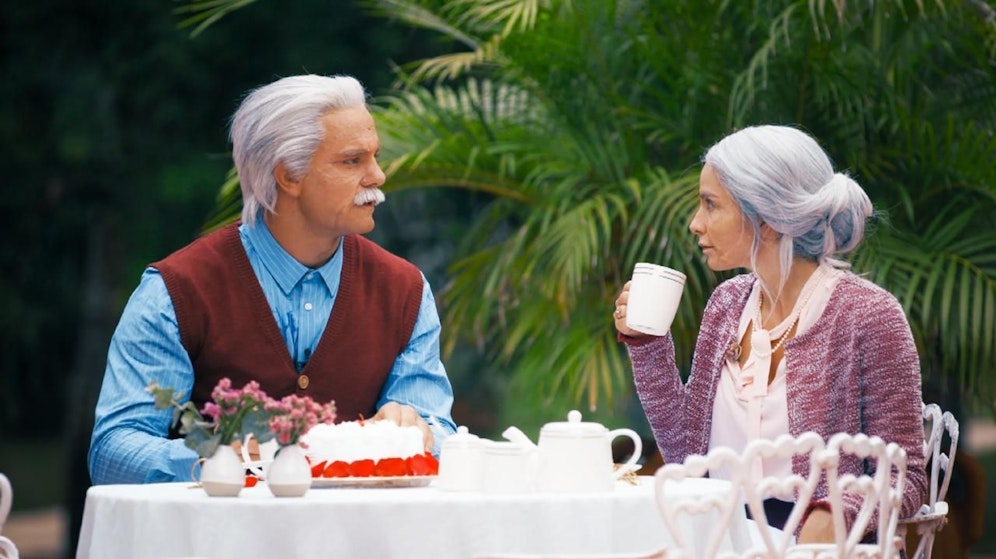 In der aktuellen Bachelor-Staffel Deutschland wurden Sebastian und Diana auf alt geschminkt. Bald könnten echte Pensionisten balzen.