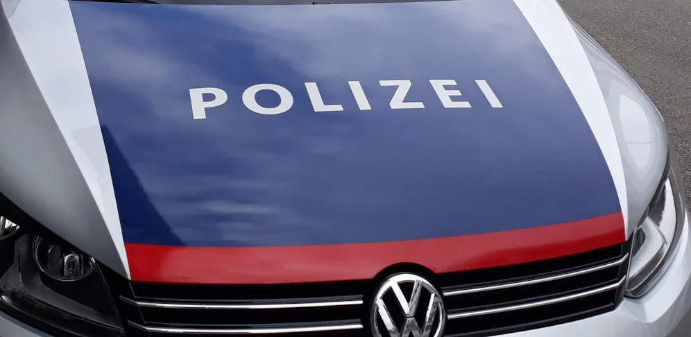 Der Lenker des Unfallautos beging Fahrerflucht, der unbekannte Mann starb an Ort und Stelle.