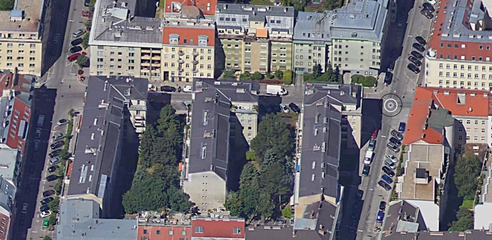 Einsatz in einer Wohnung in der Sollingergasse in Wien-Döbling: Ein Betrunkener randalierte.
