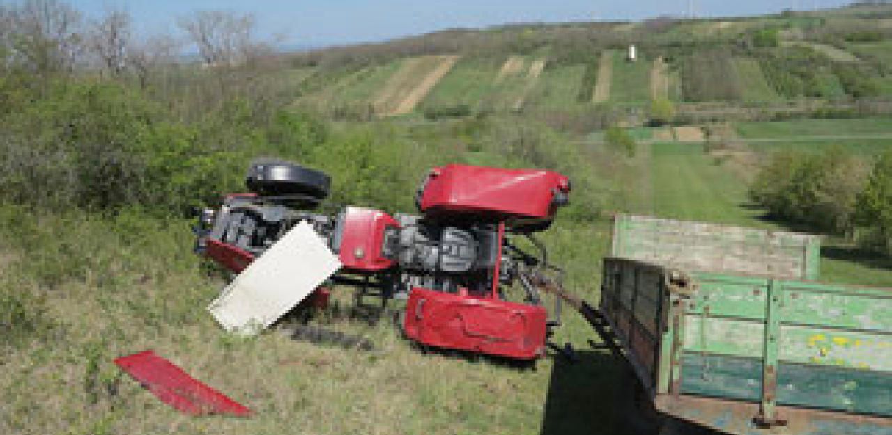Heute.at - Traktor überschlägt sich, Lenker (24) tot