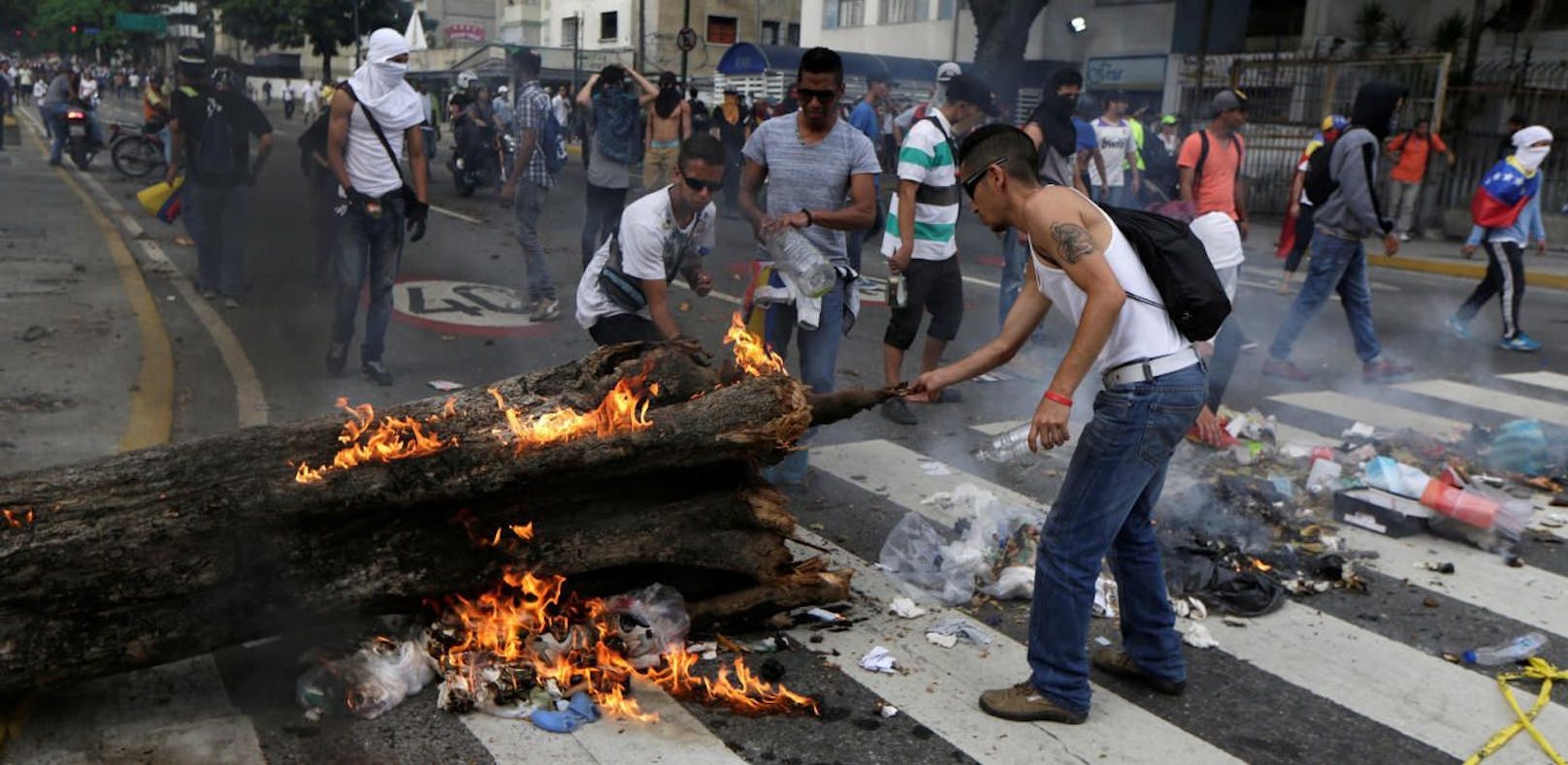 Bei nächtlichen Unruhen in Caracas sind elf Menschen ums Leben gekommen