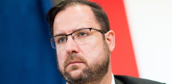 FPÖ-Generalsekretär Christian Hafenecker greift die ÖVP an.
