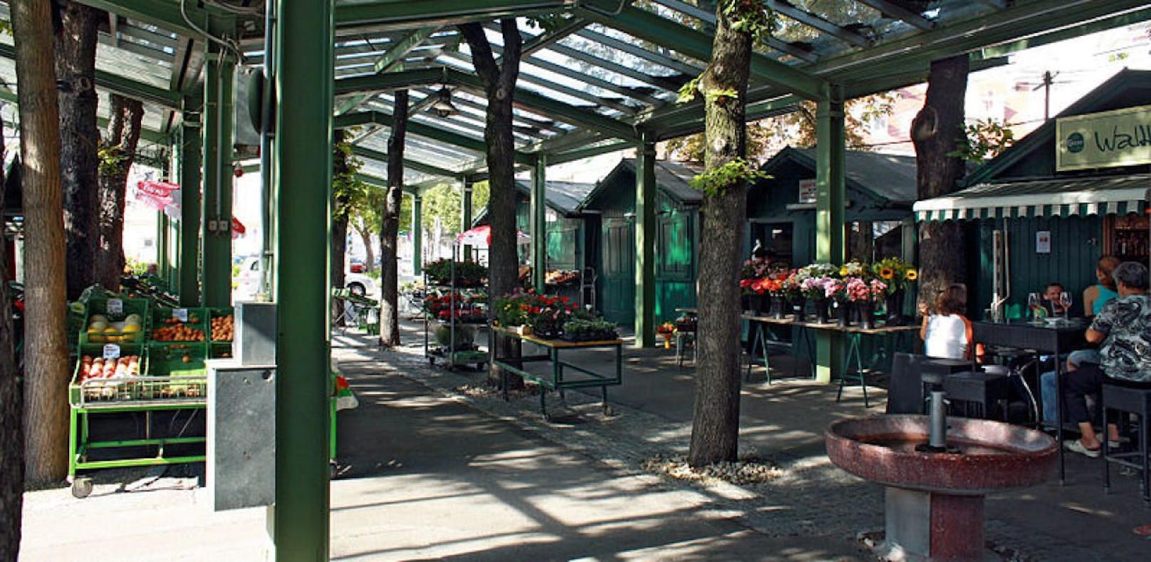 Am Grünen Markt stahlen die Burschen Benzin. 