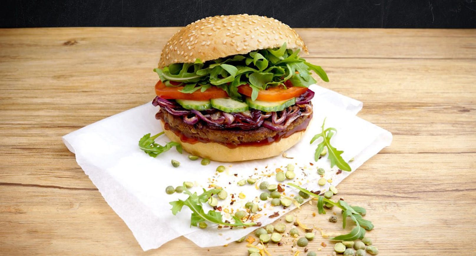 Erstmals gibt es einen veganen Burger (Name, eh klar: Rosenburger 2.0).